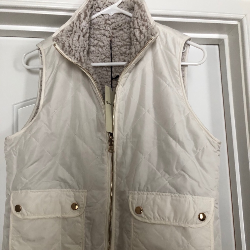 Reversible vest. Nylon and Sherpa